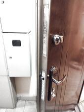 Фото 7: Замена дверного замка в железной двери. Готово!